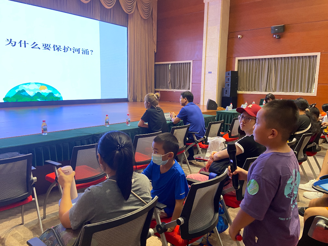 8月17日,由广州市未成年人救助保护中心、越秀区民政局、天河区民政局、海珠区河长办、海珠区网上投注app
局共同举办的“水润羊城·智探未来”——科技生态与城市文明亲子研学活动在广州水博苑启动。.jpg