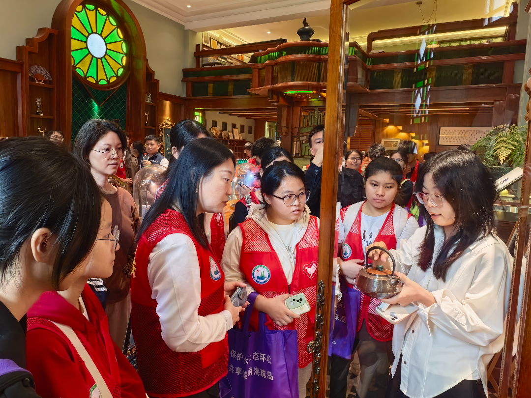 11月15日,海珠区河长办联合区网上投注app
局、应急管理局、文广旅体局、团区委及广州水投文化发展有限公司,共同举办“循水道,探文根,促安全——走读海珠涌碧道”主题研学活动。.jpg